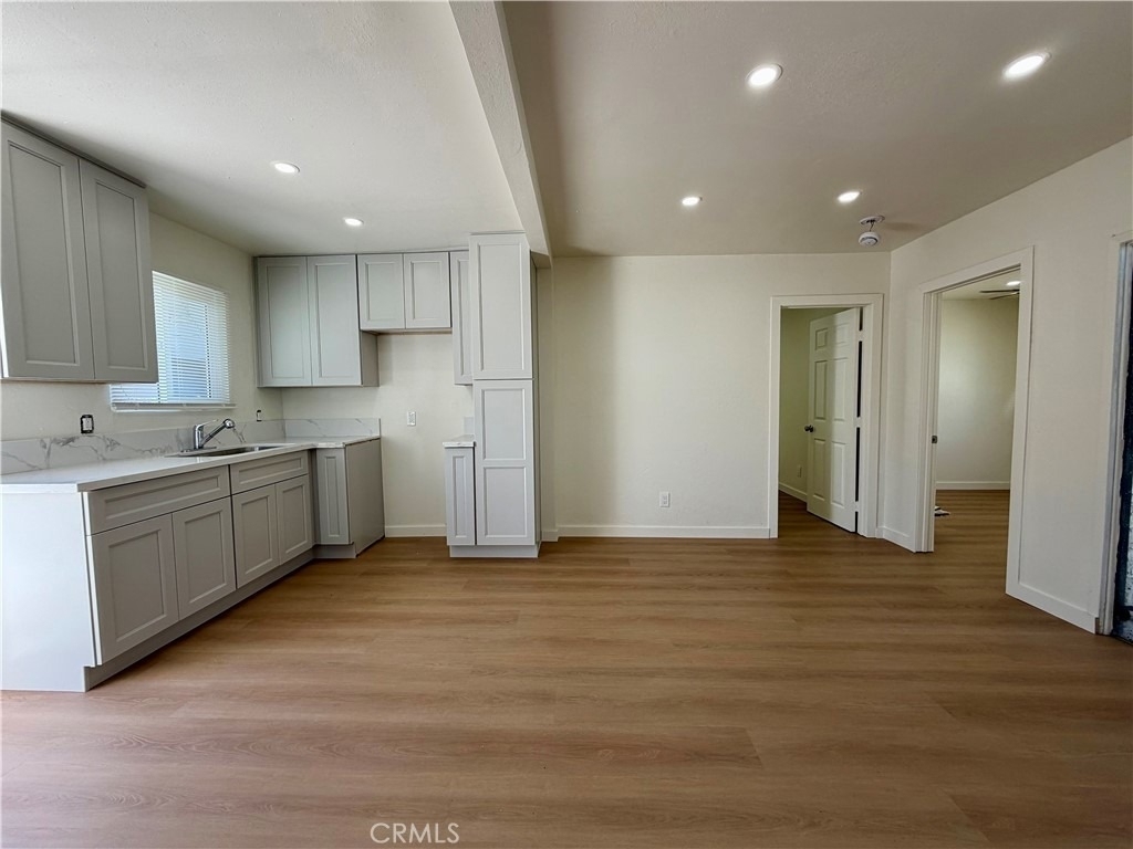 1426 W 83rd - Photo 4