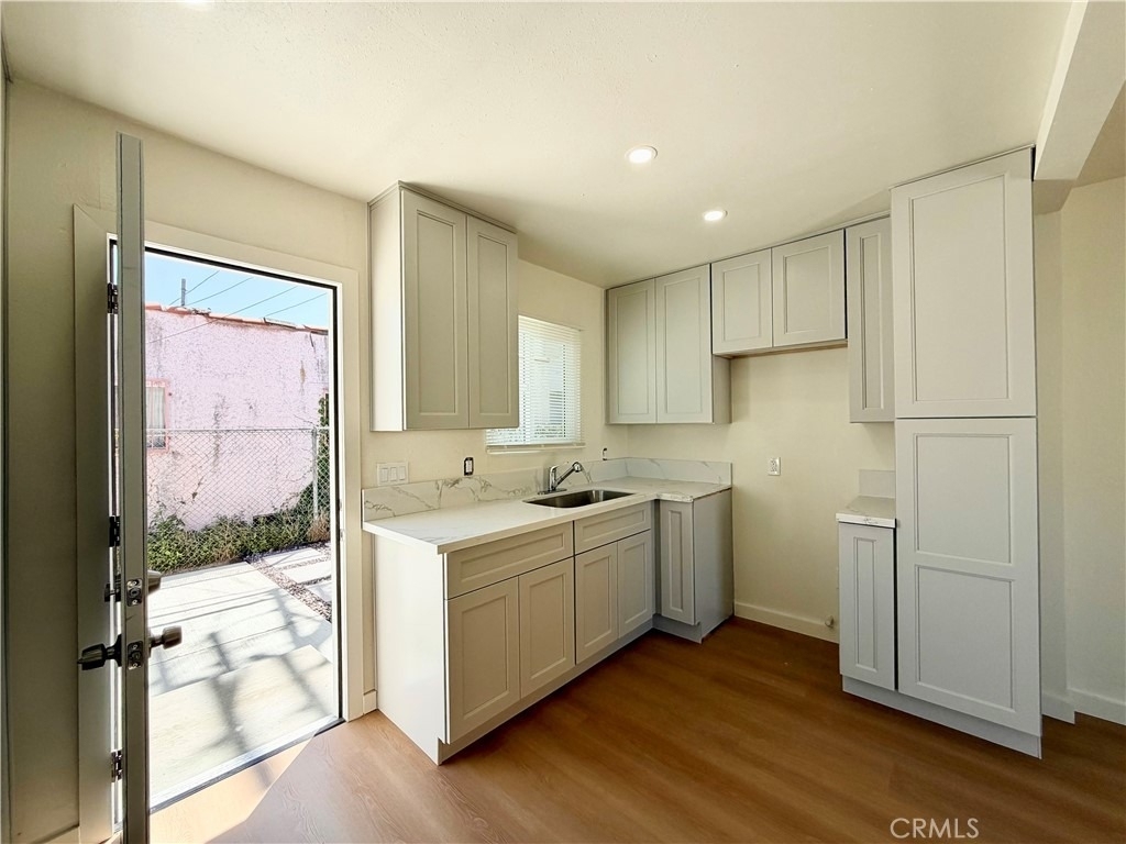 1426 W 83rd - Photo 5