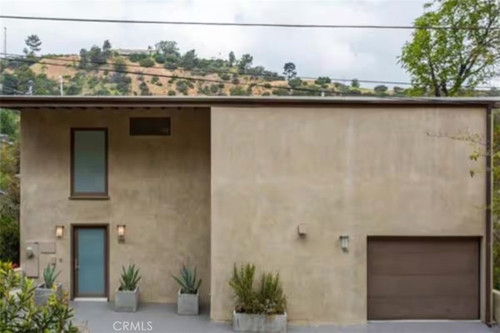 2115 Groveland - Photo 0
