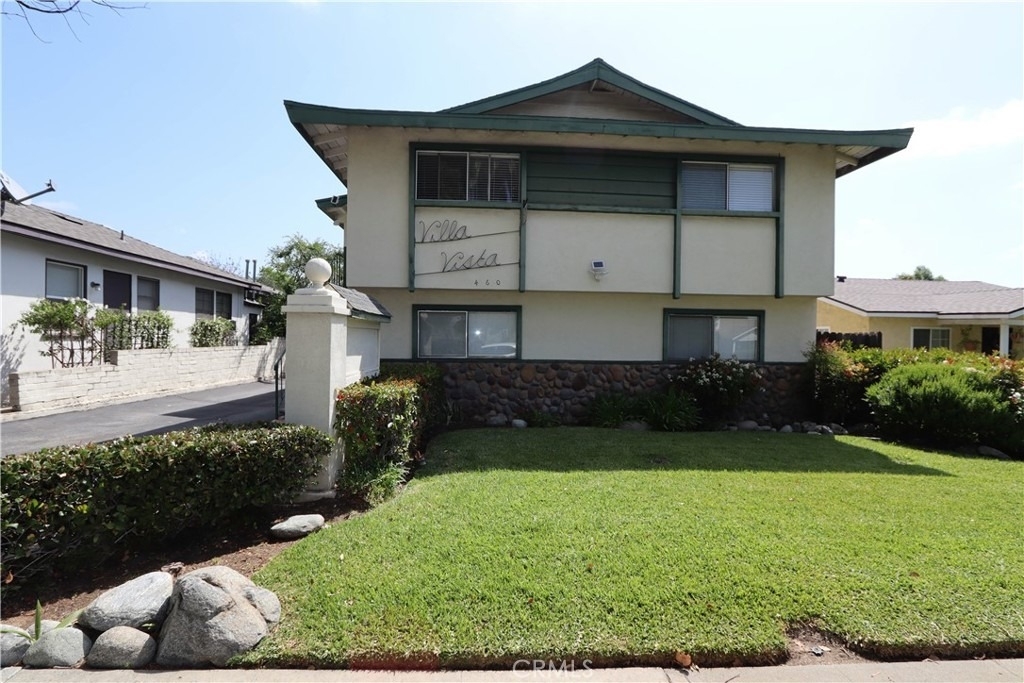 460 Vista Avenue - Photo 0