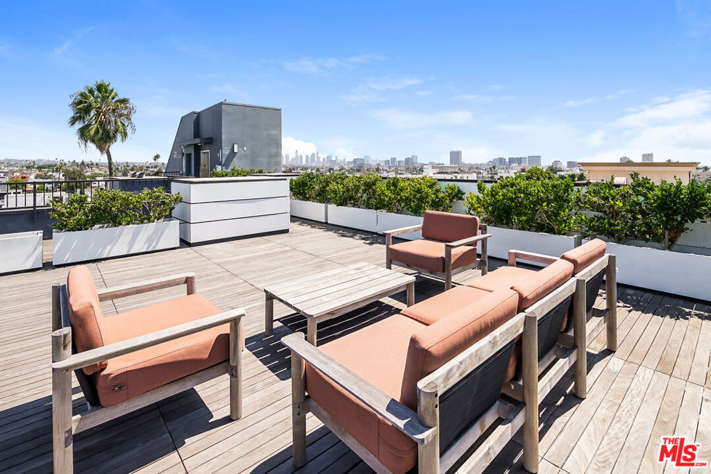 521 N Gramercy Place - Photo 5