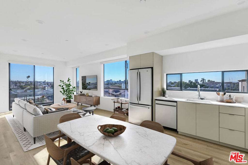 521 N Gramercy Place - Photo 0