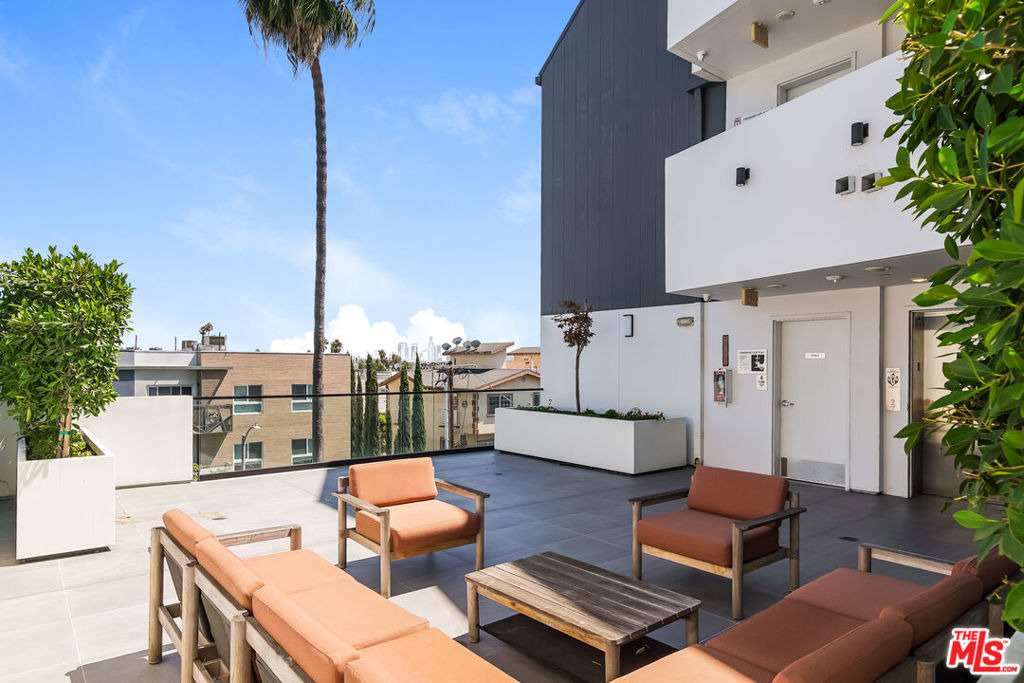 521 N Gramercy Place - Photo 4