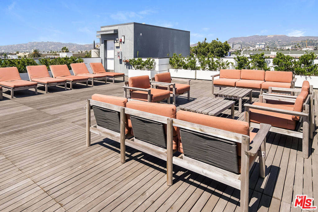521 N Gramercy Place - Photo 3