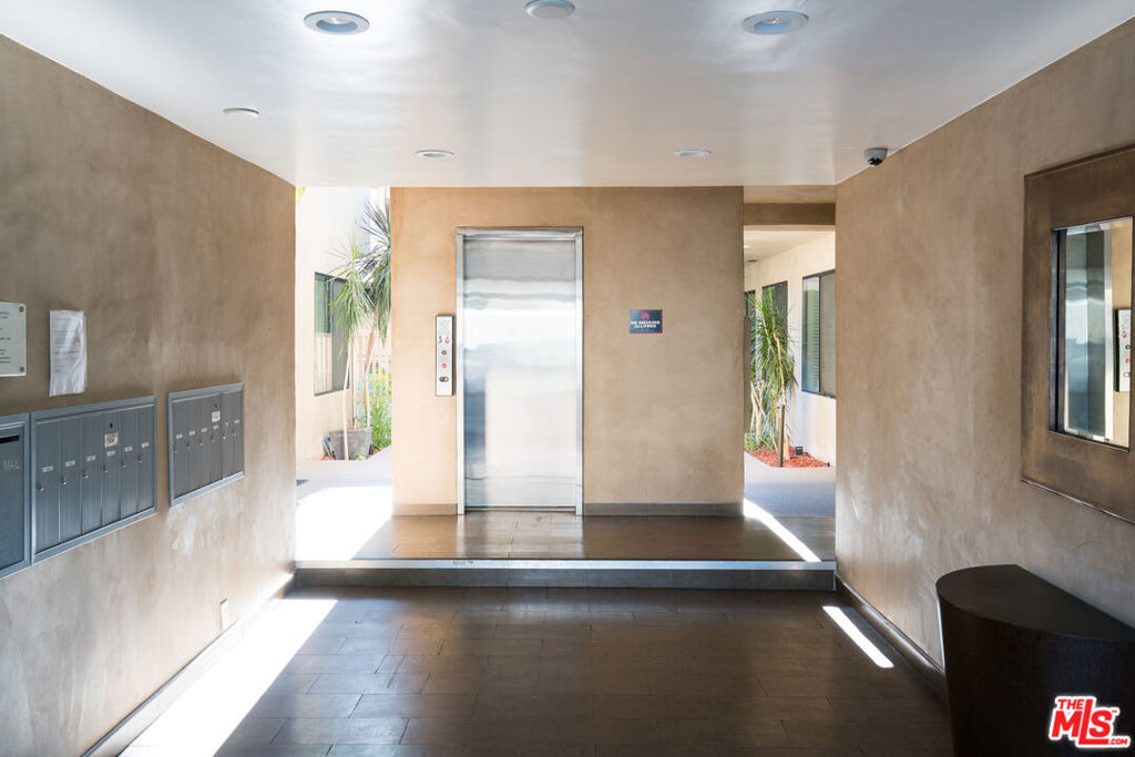 931 N Alfred Street - Photo 36
