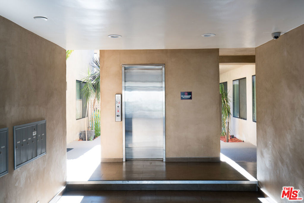 931 N Alfred Street - Photo 35