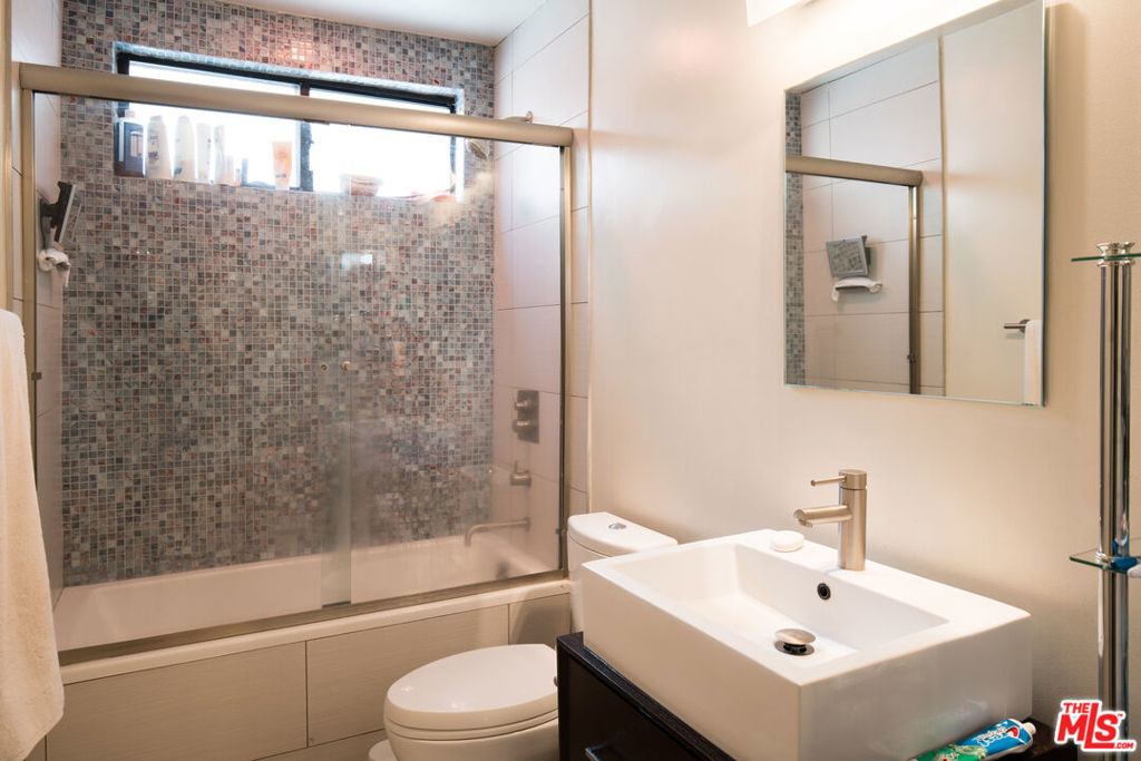931 N Alfred Street - Photo 22