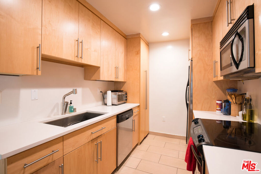 931 N Alfred Street - Photo 28