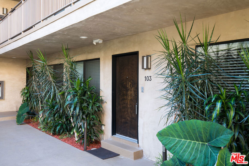 931 N Alfred Street - Photo 34