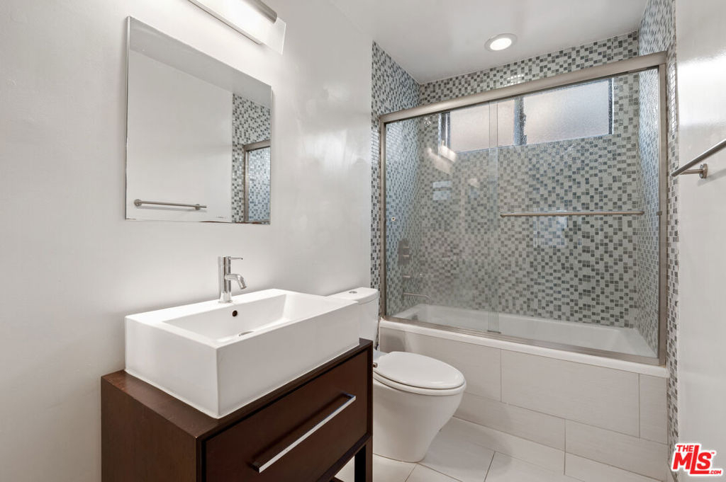 931 N Alfred Street - Photo 3