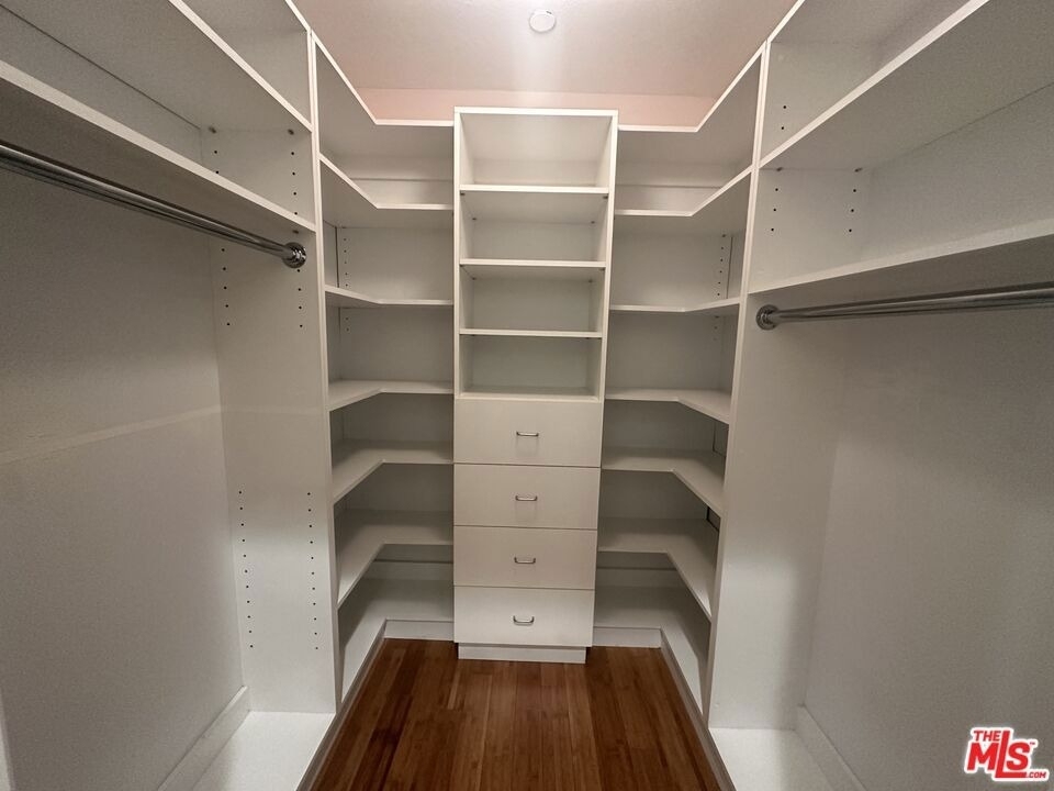 324 N Palm Drive - Photo 43