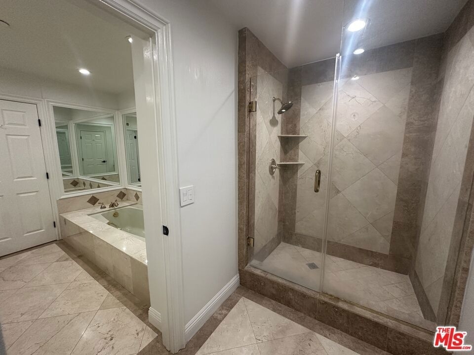 324 N Palm Drive - Photo 19