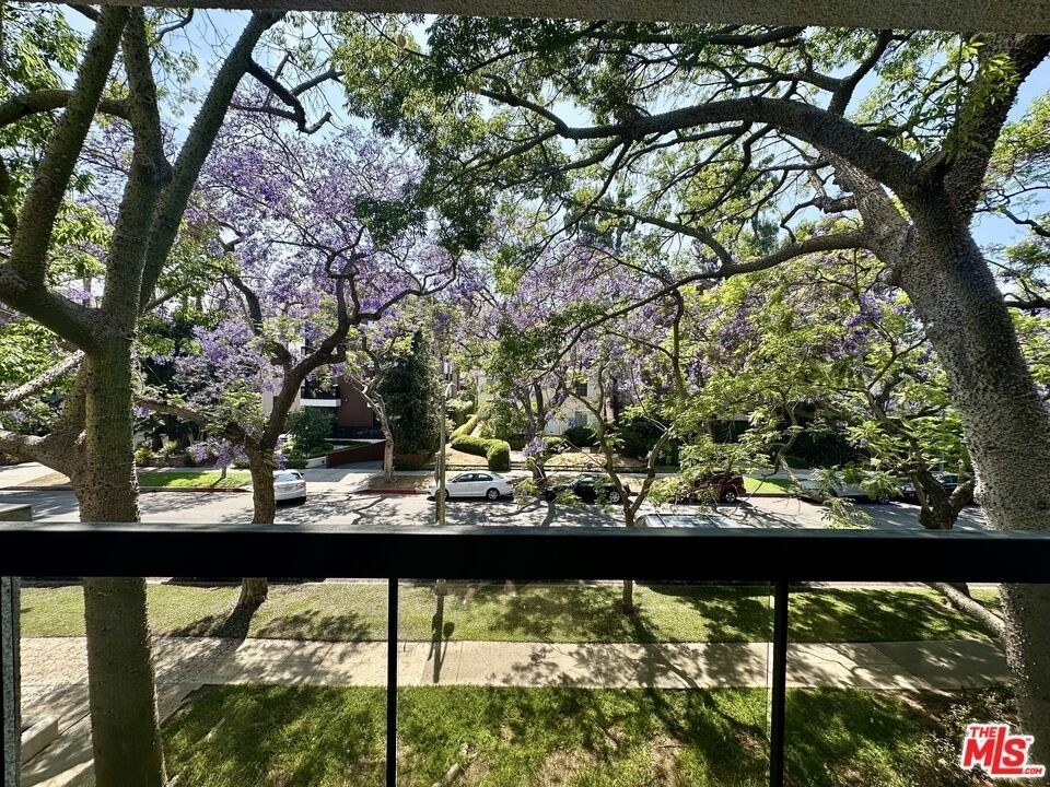 324 N Palm Drive - Photo 9