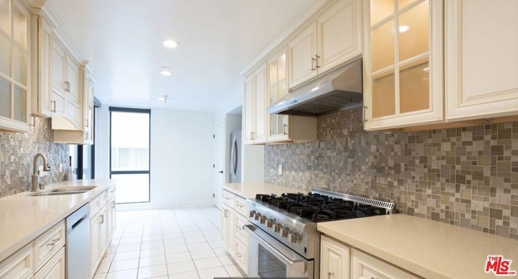 324 N Palm Drive - Photo 11