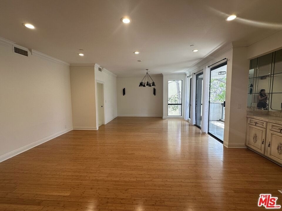 324 N Palm Drive - Photo 37