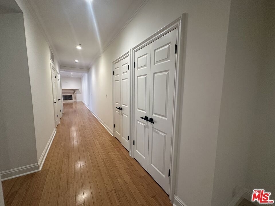 324 N Palm Drive - Photo 8