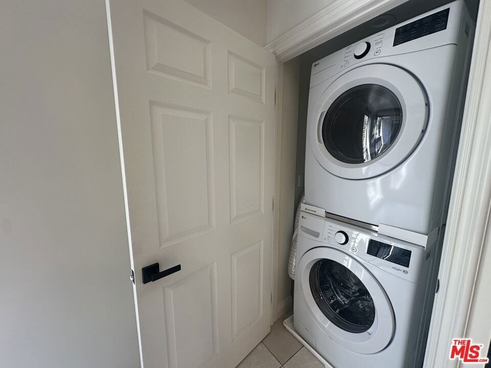 324 N Palm Drive - Photo 15