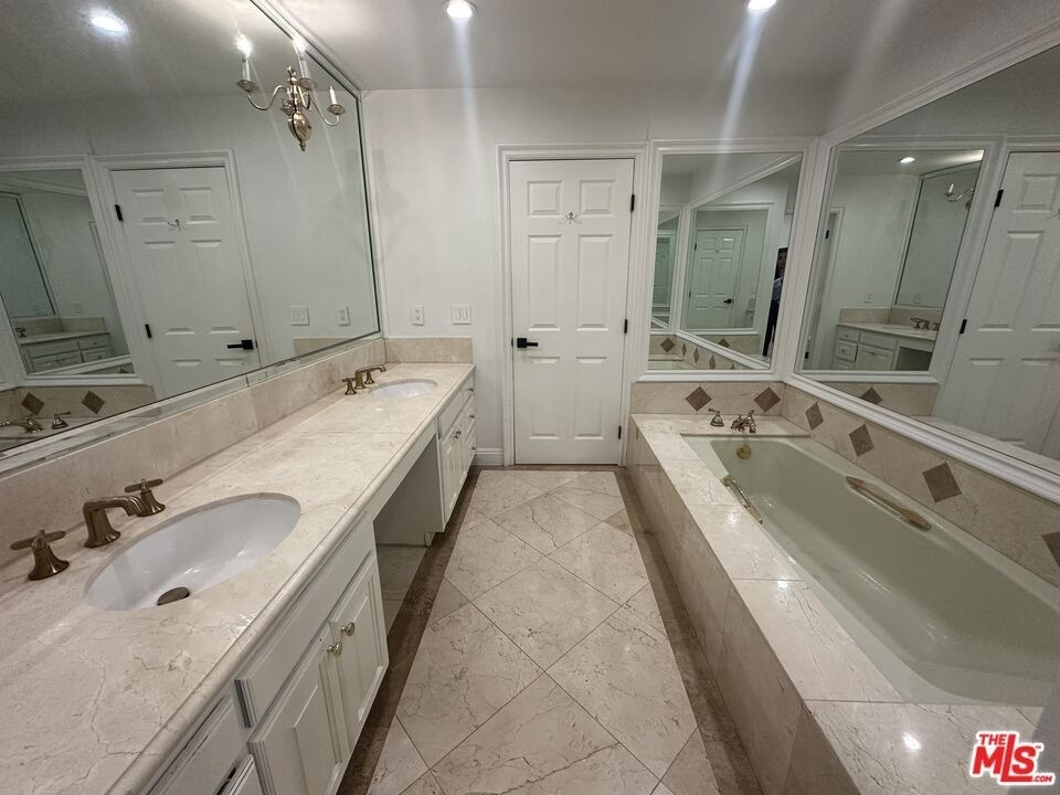 324 N Palm Drive - Photo 41