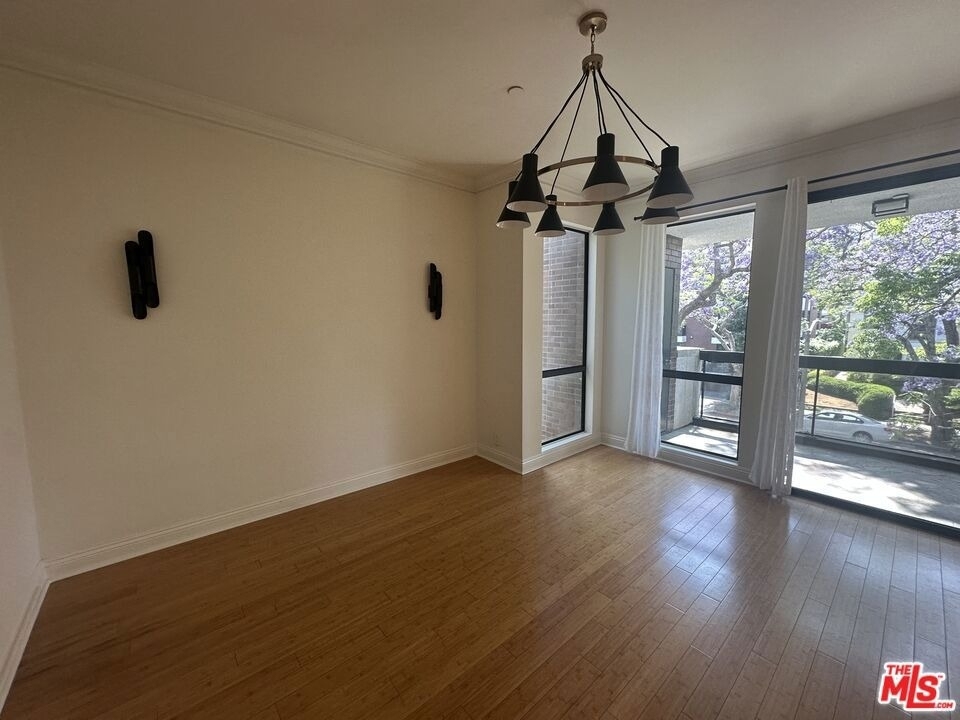324 N Palm Drive - Photo 7