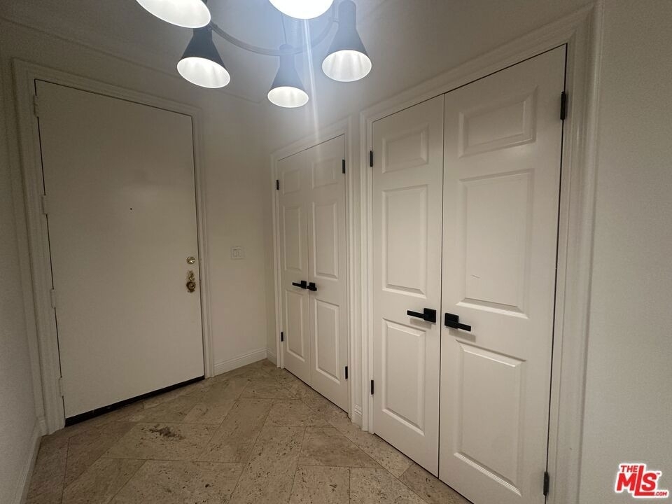 324 N Palm Drive - Photo 23