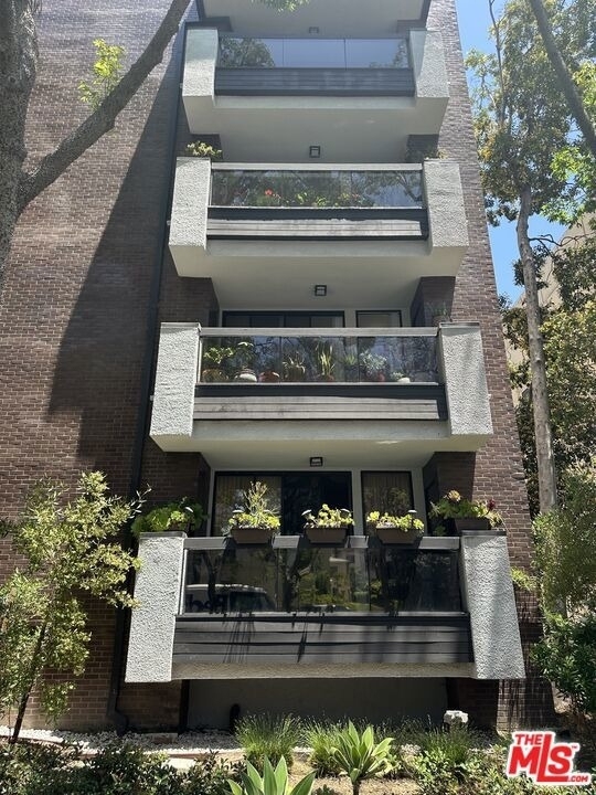 324 N Palm Drive - Photo 16