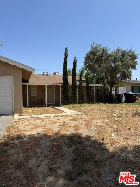 38454 Sumac Avenue - Photo 0