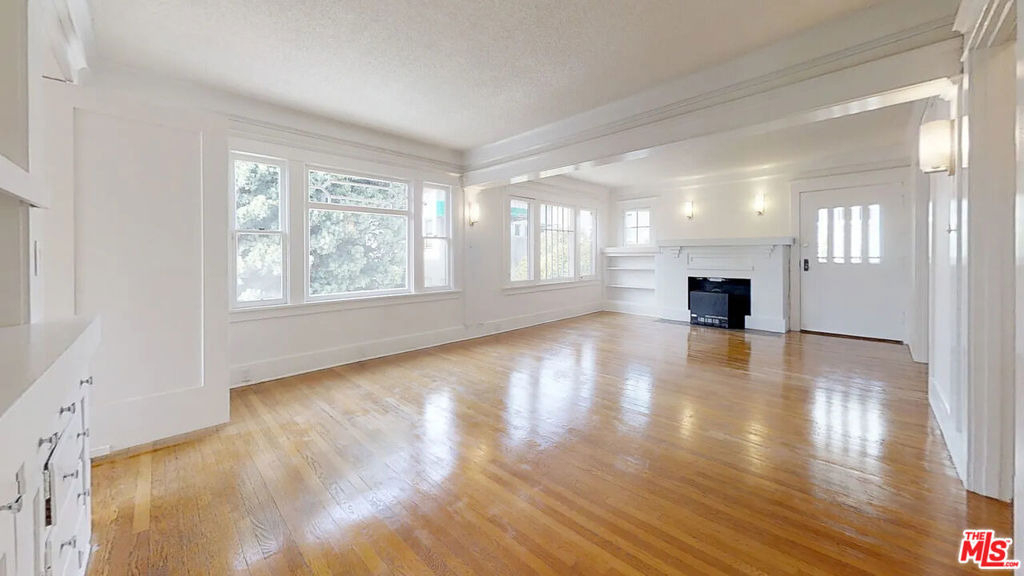 1260 N Flores Street - Photo 2