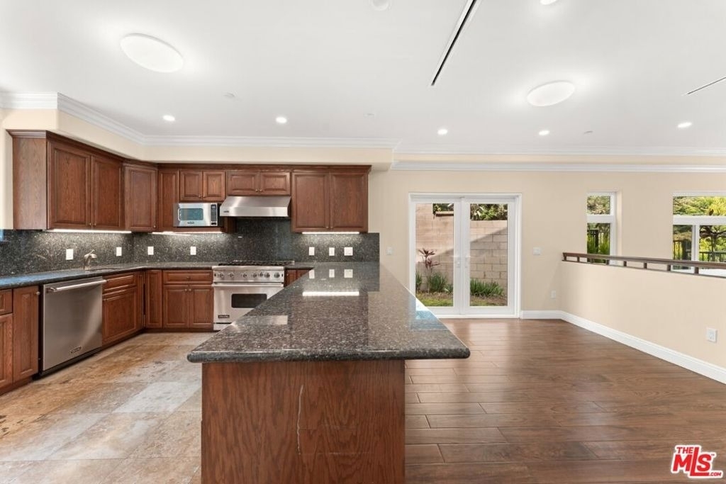 1630 Bridgeport Drive - Photo 8