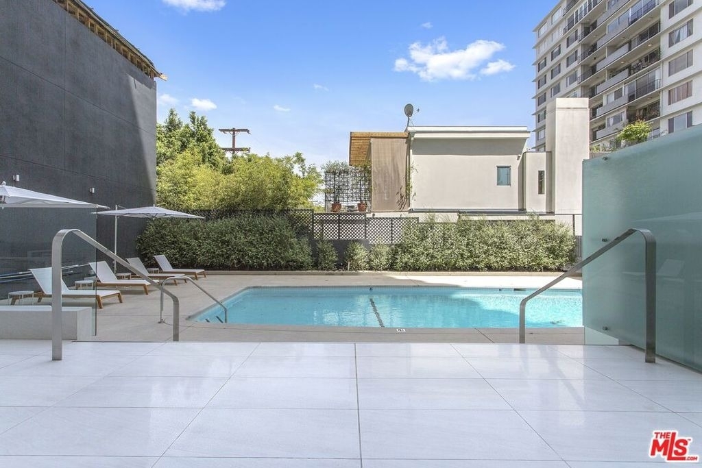 838 N Doheny Drive - Photo 31