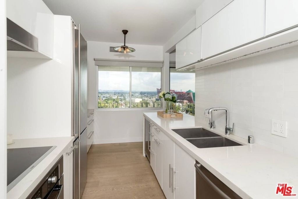 838 N Doheny Drive - Photo 17