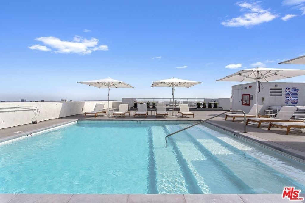 838 N Doheny Drive - Photo 37