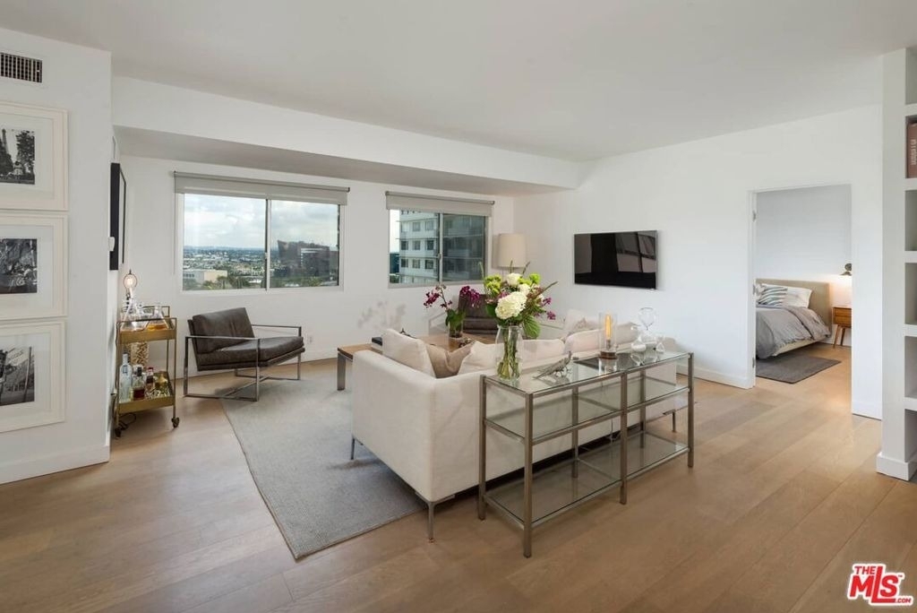 838 N Doheny Drive - Photo 3