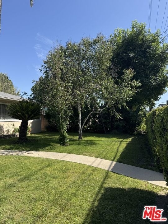5412 Hazeltine Avenue - Photo 2