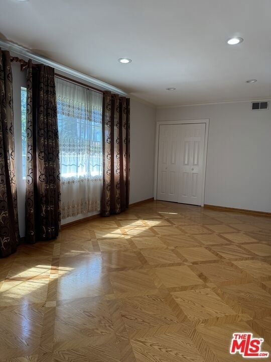 5412 Hazeltine Avenue - Photo 11