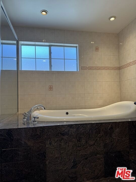 5412 Hazeltine Avenue - Photo 4