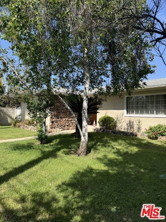 5412 Hazeltine Avenue - Photo 0