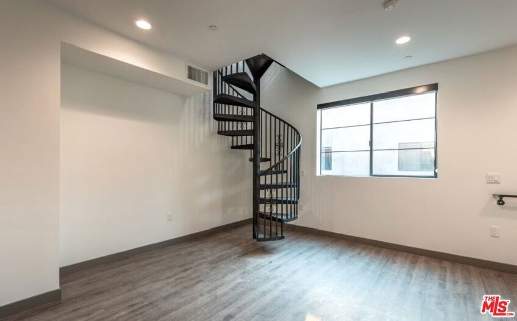 552 N Hobart Boulevard - Photo 5