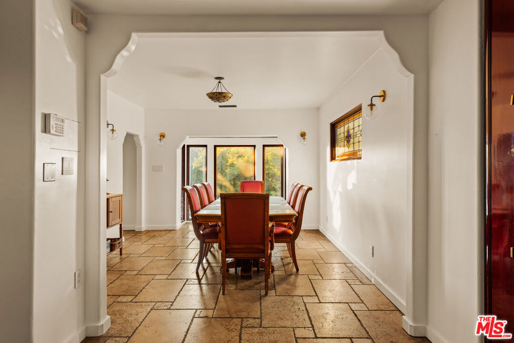 2002 N Las Palmas Avenue - Photo 10