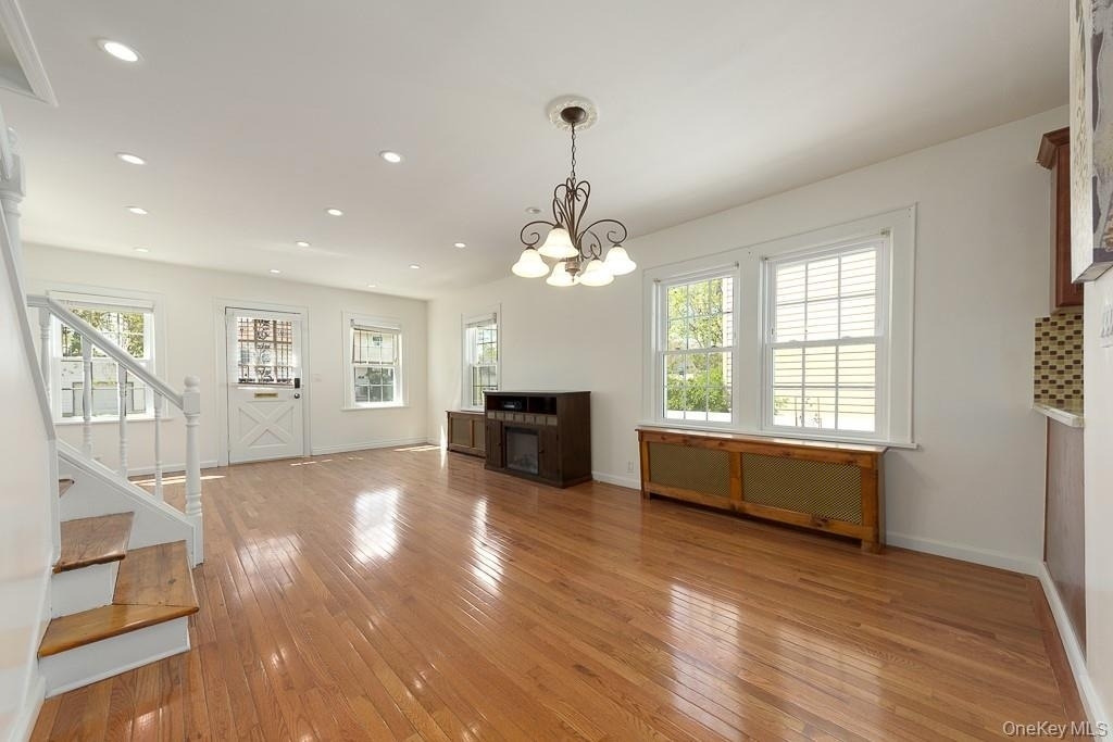 353 W Jamaica Avenue - Photo 1