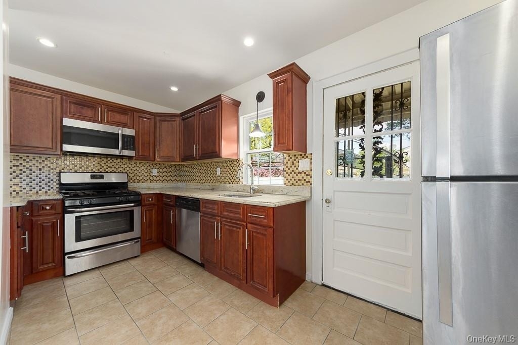 353 W Jamaica Avenue - Photo 2