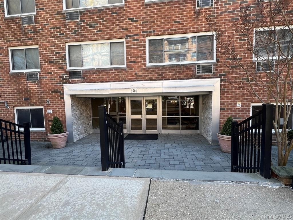 101 Clinton Avenue - Photo 0