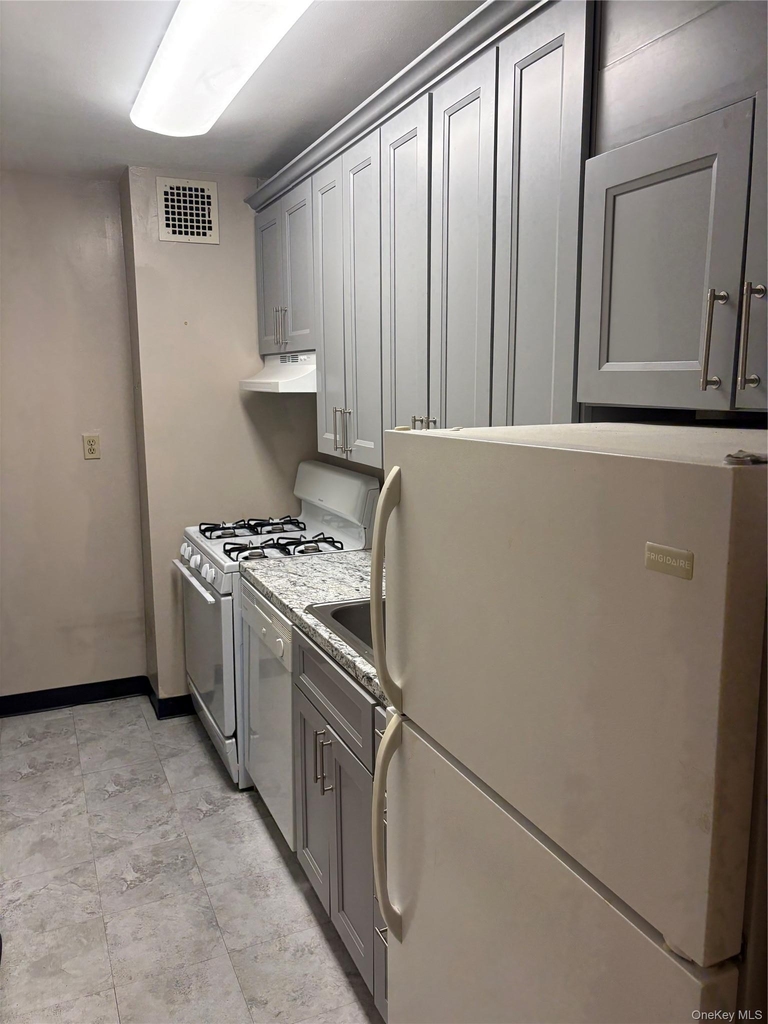 101 Clinton Avenue - Photo 2