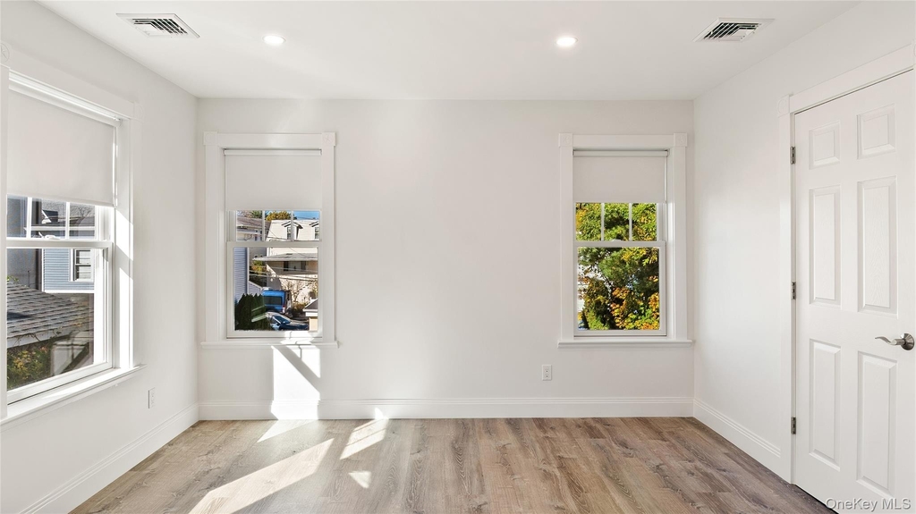 33 Devoe Street - Photo 10