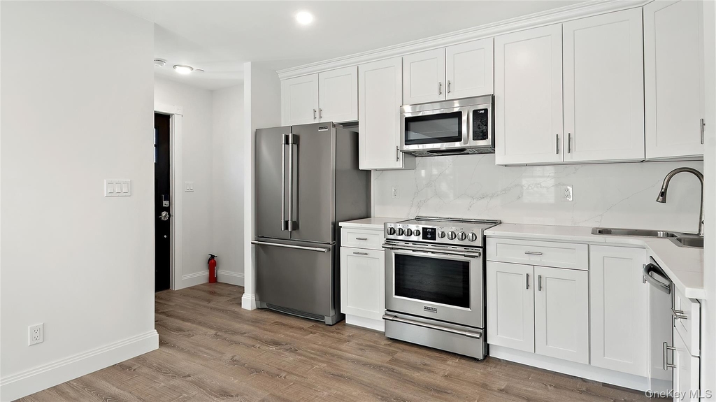 33 Devoe Street - Photo 2
