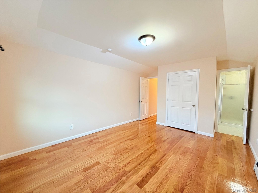 239-13 86th Avenue - Photo 11