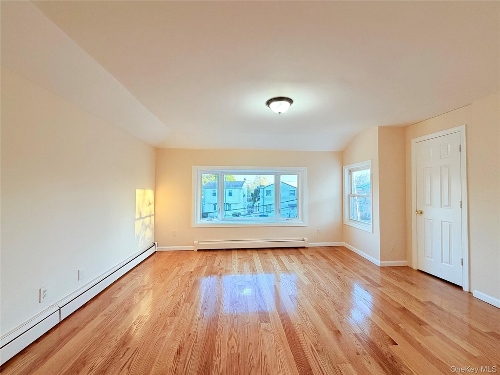 239-13 86th Avenue - Photo 2