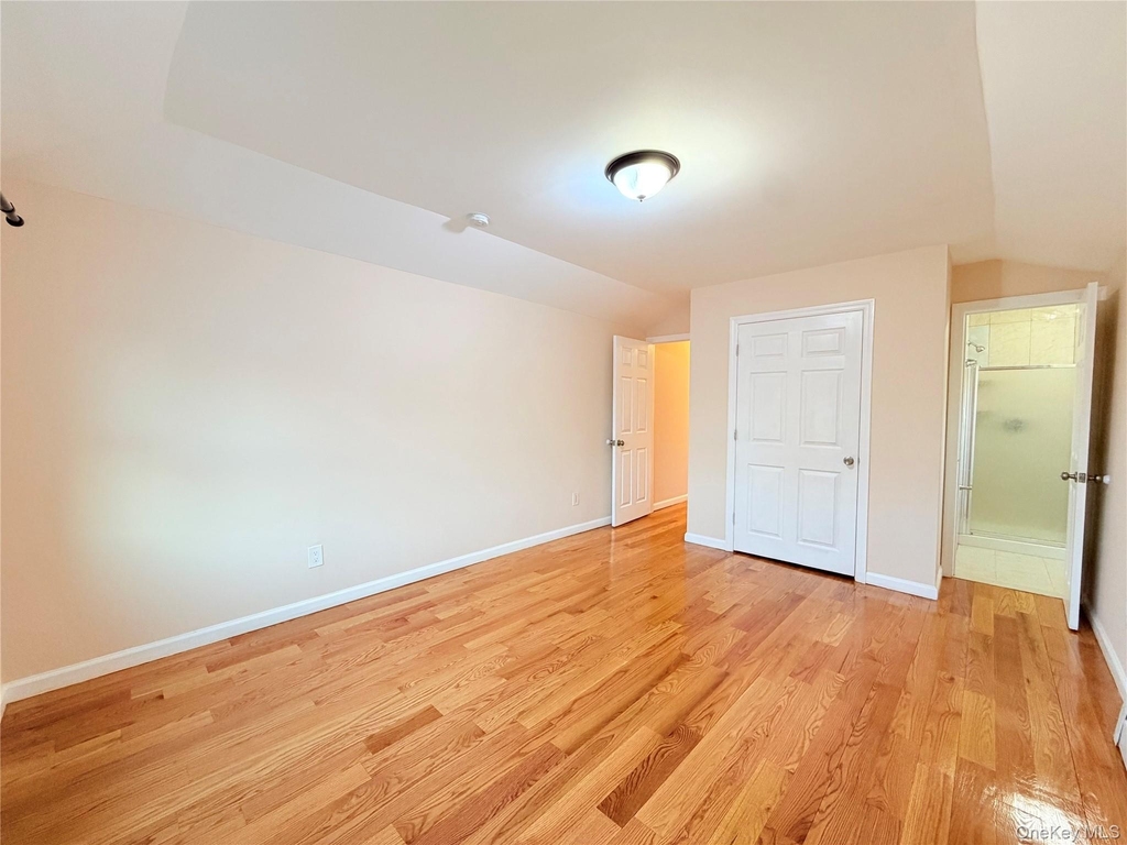 239-13 86th Avenue - Photo 9