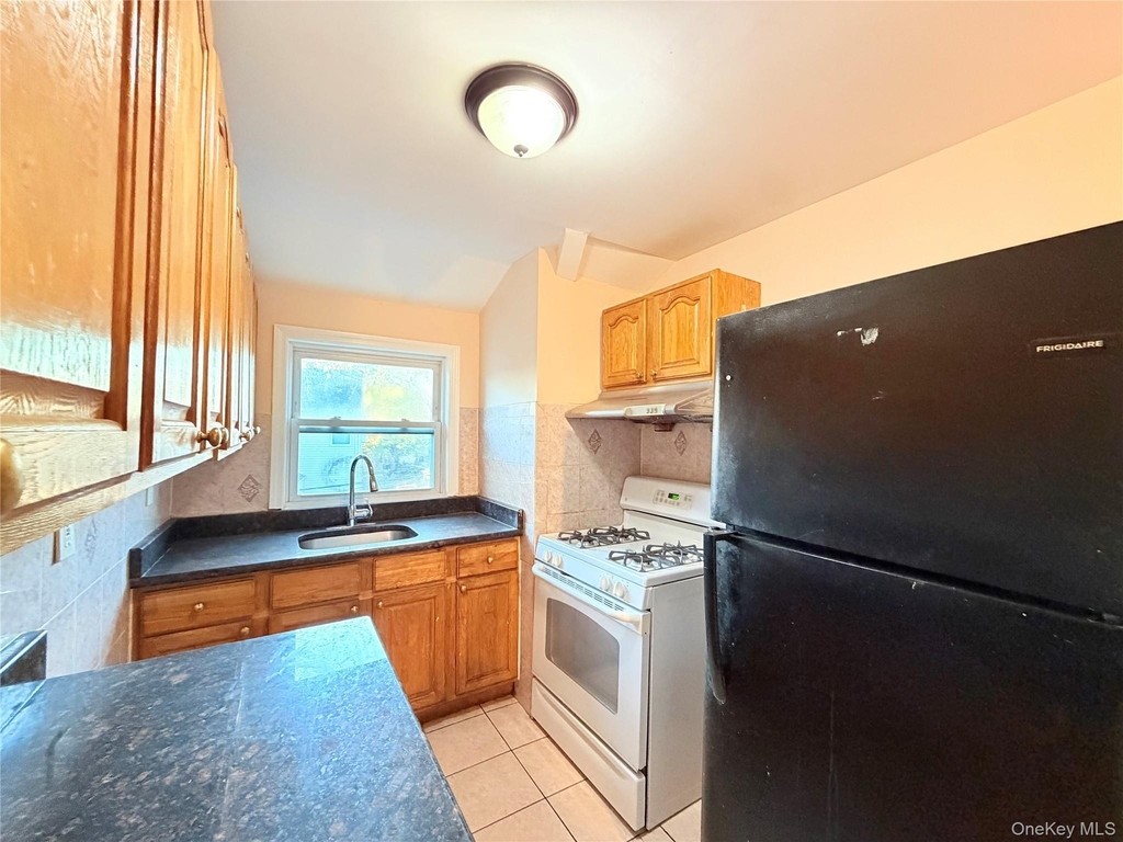 239-13 86th Avenue - Photo 7