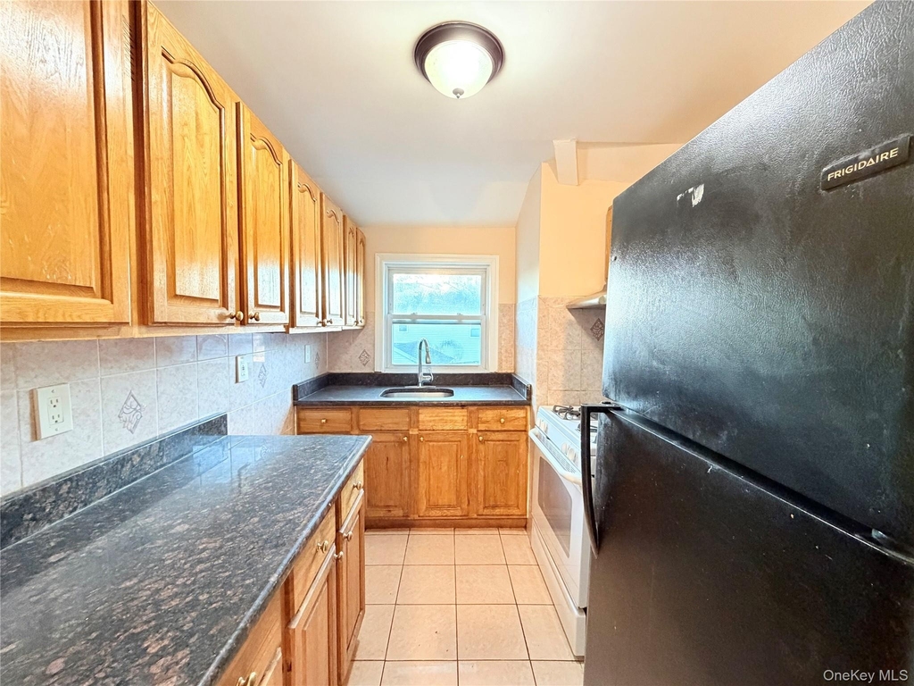 239-13 86th Avenue - Photo 6