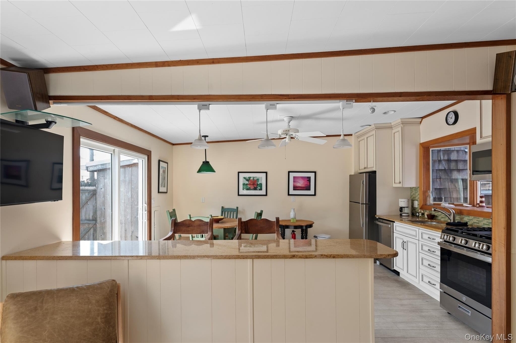 453 Dehnhoff Walk - Photo 2